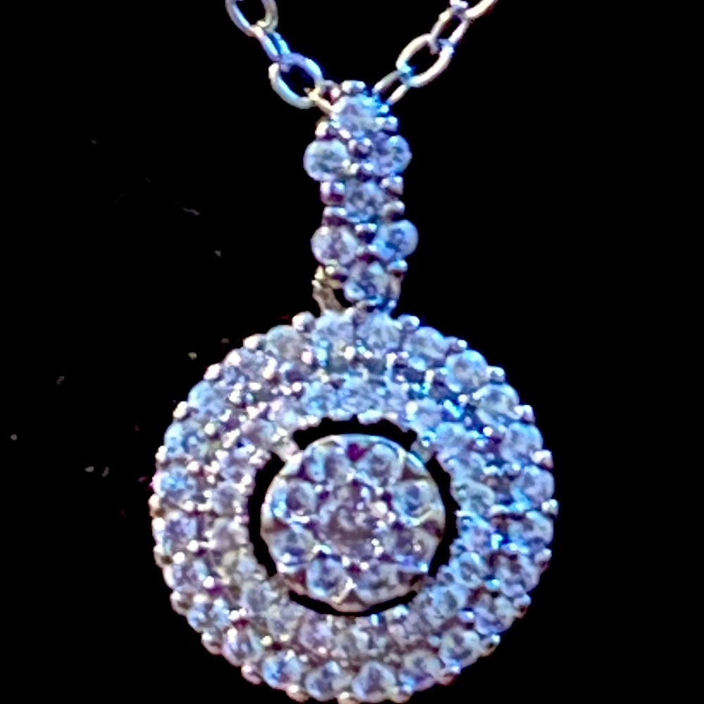 “NEW”. Stunning Pendant sterling silver.